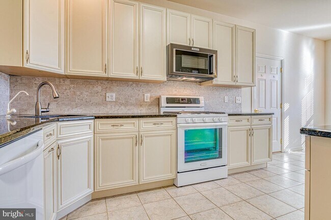 Building Photo - 1802 Schindler Dr