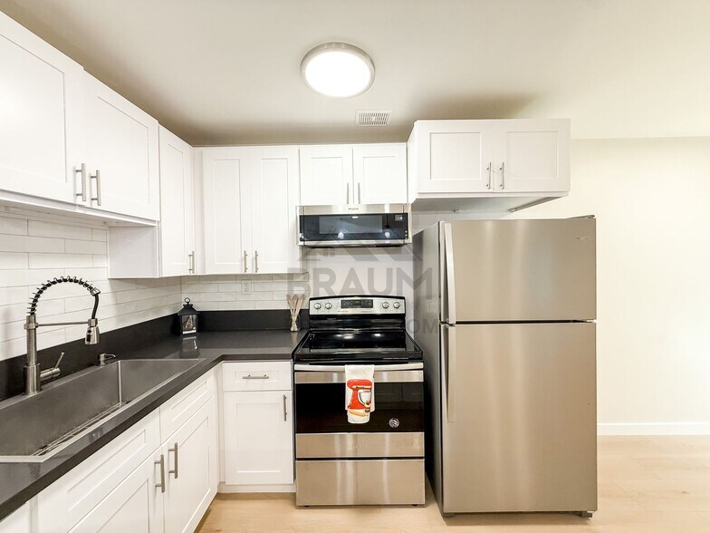 Building Photo - 5611 Fulcher Ave