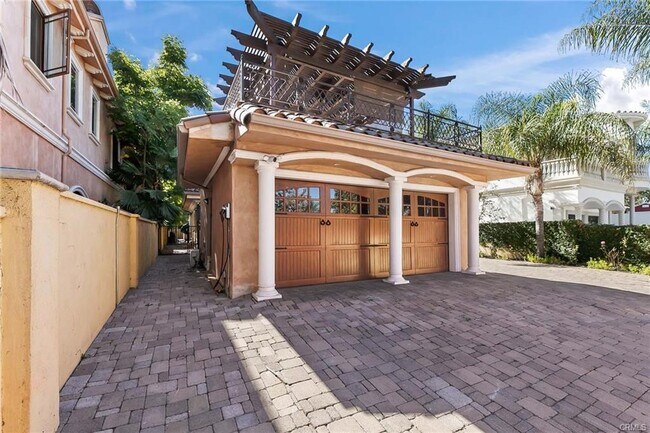 Building Photo - 15014 Valleyheart Dr