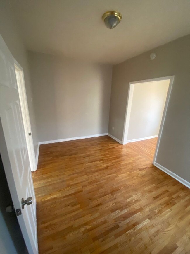 Building Photo - Charming & Newly Renovated Two Bedroom Hom...