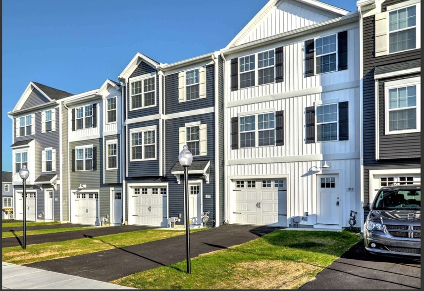 Building Photo - Terraces at Maplewood