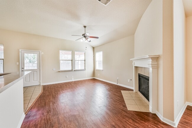 Building Photo - 7201 Valentine Ln