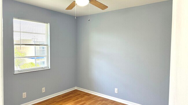 Building Photo - 1532 SE Royal Green Cir