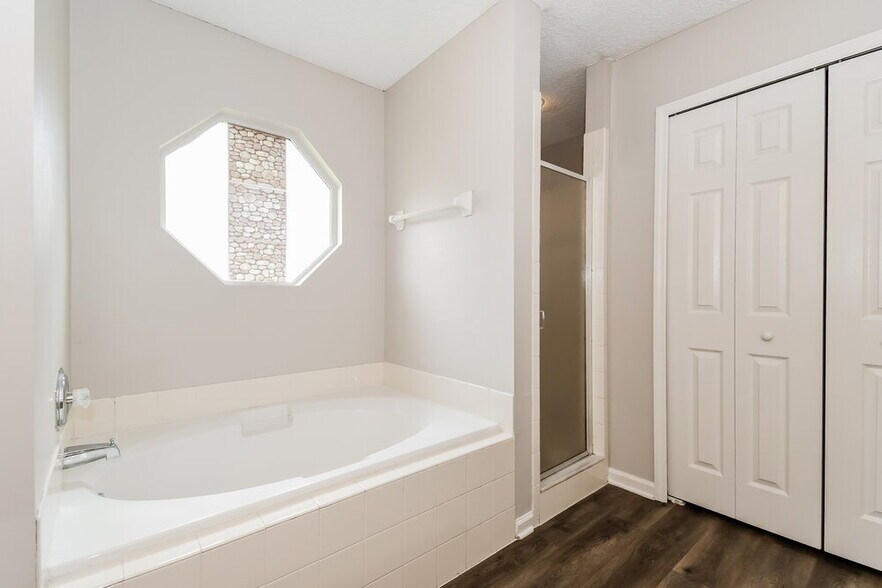 Building Photo - 5331 Whitecastle Ct