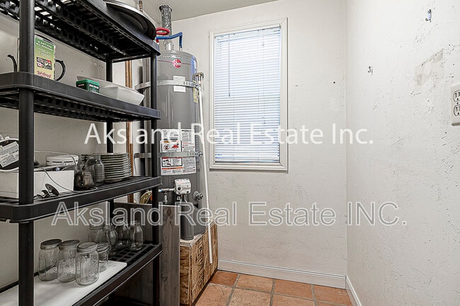 Building Photo - 7937 Endow Rd S