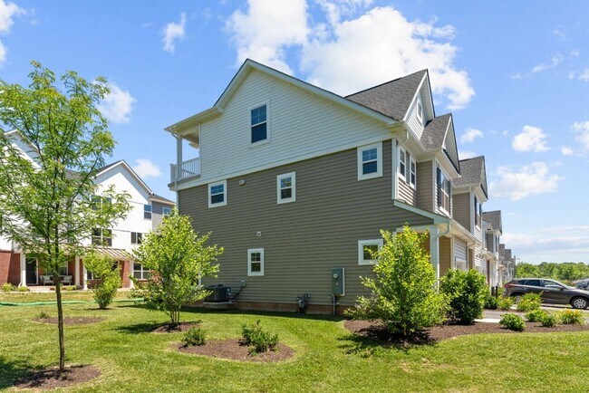Building Photo - Elegant 3-Bedroom Home in Isaac Court. Available the Second Week of October!