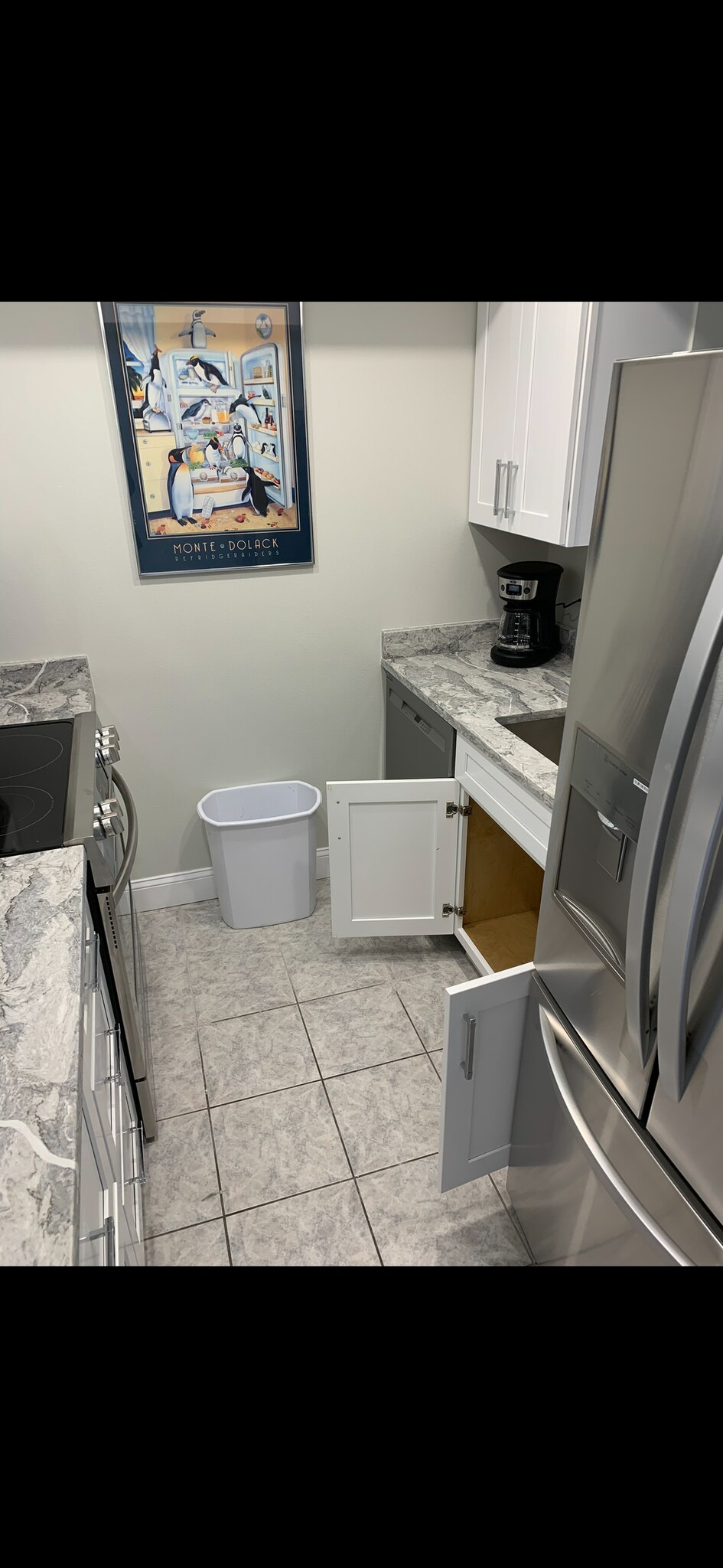 Renovated kitchen - 7101 Ridgewood Ave