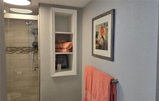 Building Photo - 7560 Bay Island Dr S