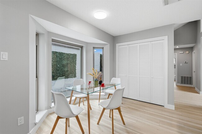 Building Photo - 2026 Ashford Hollow Ln