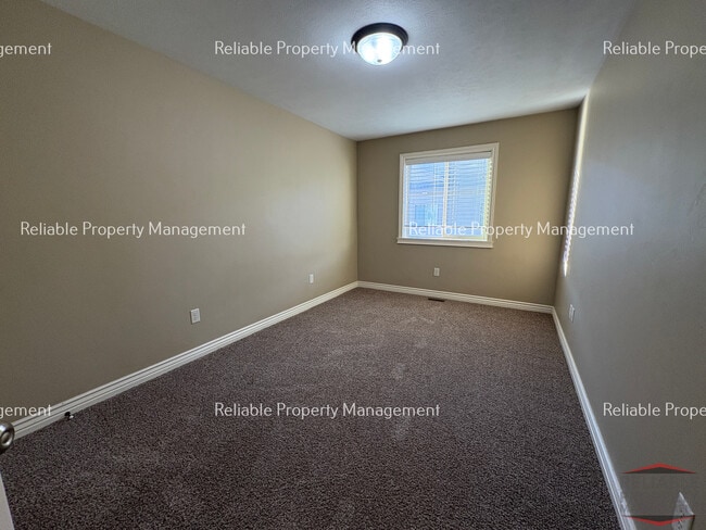 Building Photo - 565 Pioneer Rd