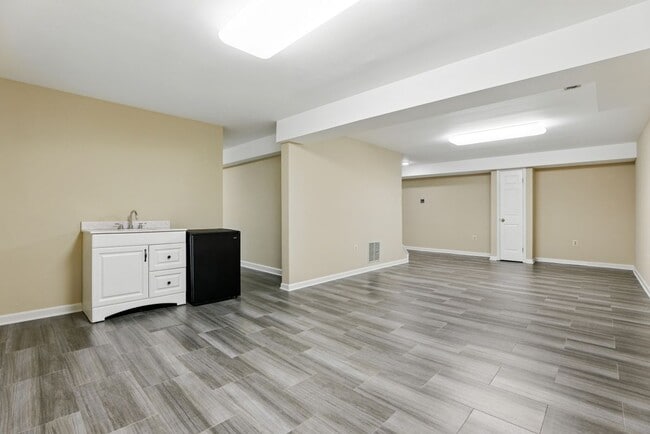 Building Photo - 14720 Peachwood Dr