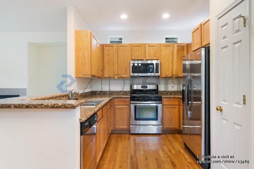 Building Photo - 15150 NE 8th Pl