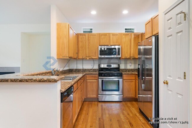 Building Photo - 15150 NE 8th Pl