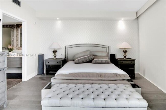 Building Photo - 2900 NE 7th Ave