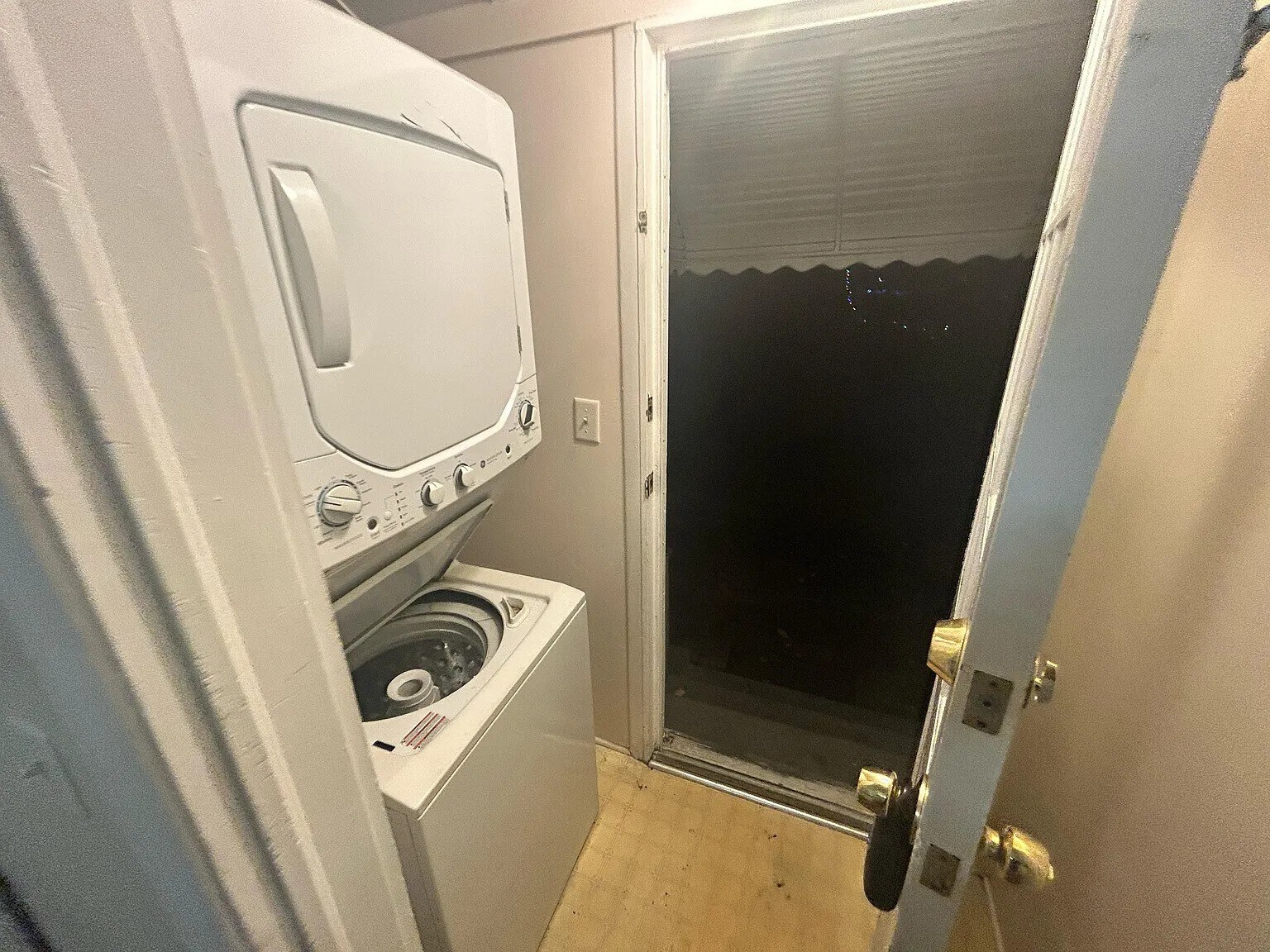 Building Photo - 2652 Merwyn Rd