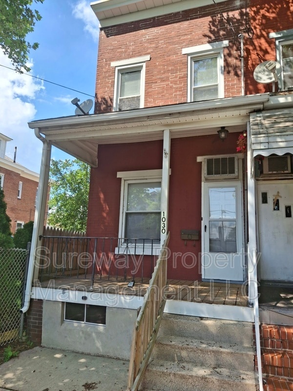 Primary Photo - 1030 Genesee St
