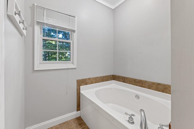 Building Photo - 129 Moudy Ln