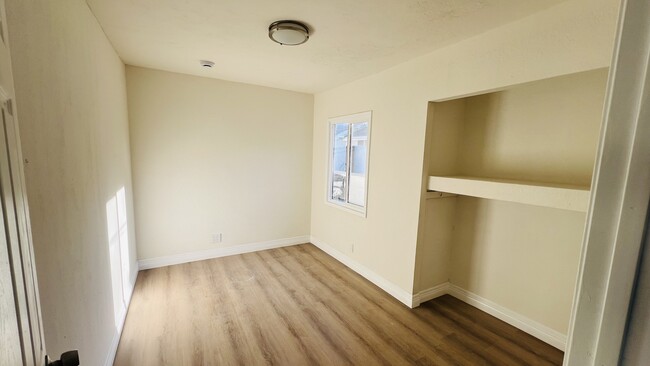 Building Photo - 43rd Pl. & Menlo Ave. Apartments