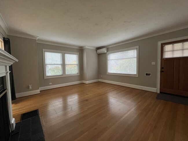 Building Photo - Charming 4-Bedroom Portland Home with Spac...