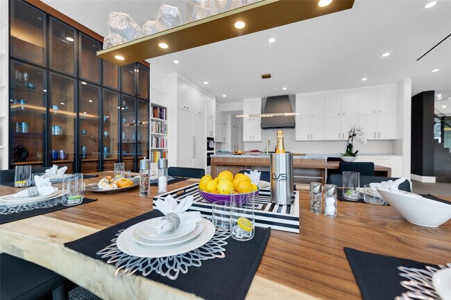 Building Photo - 1730 SE 13th St