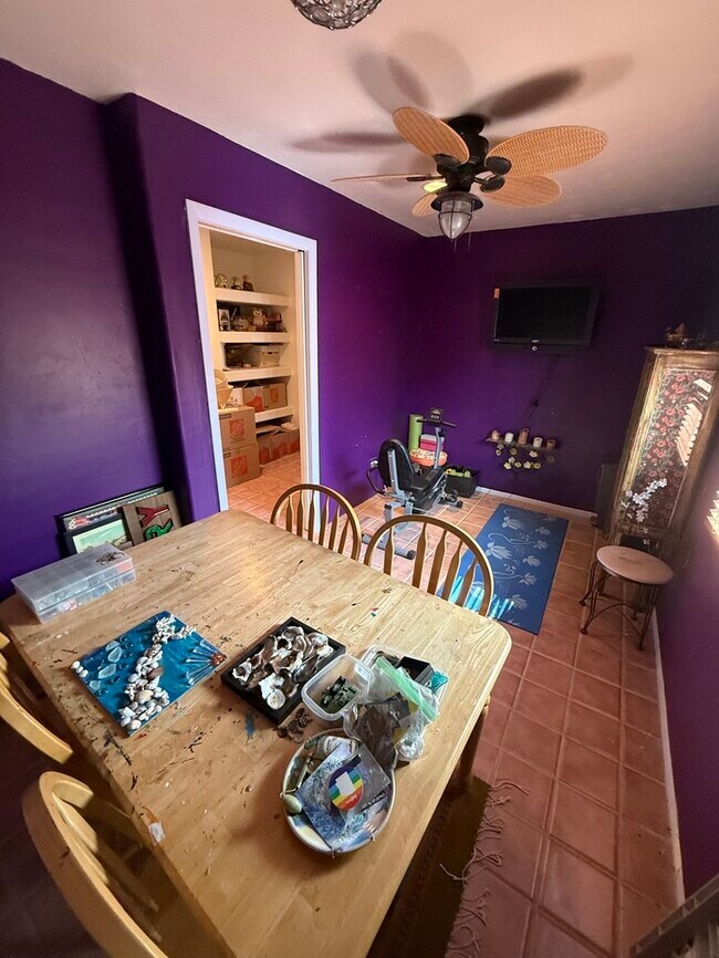 Building Photo - HOUSE FOR RENT
