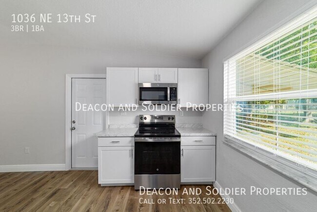 Building Photo - 1036 NE 13th St