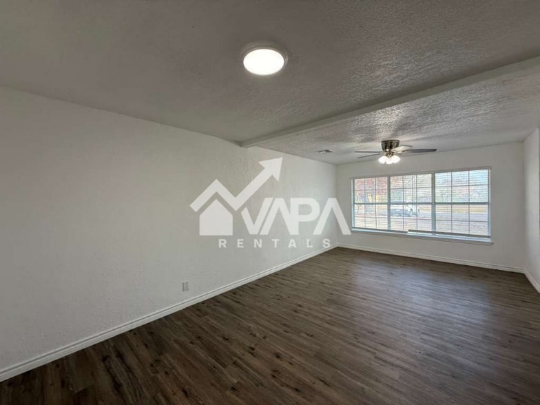 Building Photo - 2902 Woodcliffe St