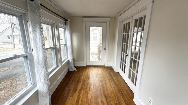 Building Photo - 24 Stone St