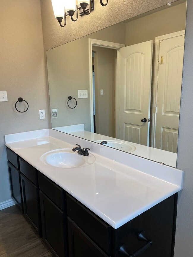 Building Photo - Available Now | Beautiful Single-Story 4 Bed, 2.5 Bath | Covered Patio | Close to Fort Cavazos | ...