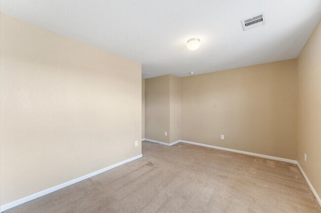 Building Photo - 12055 Main Oak St
