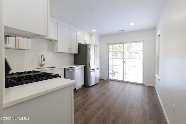 Building Photo - 42 Pennsbury Way