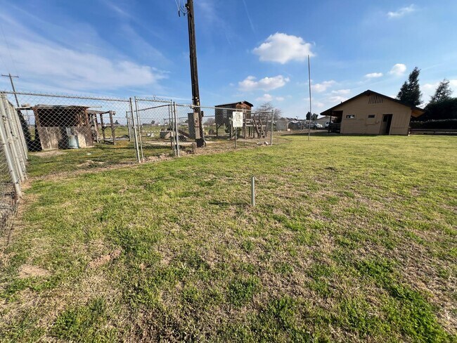 Building Photo - 7828 S Del Rey Ave