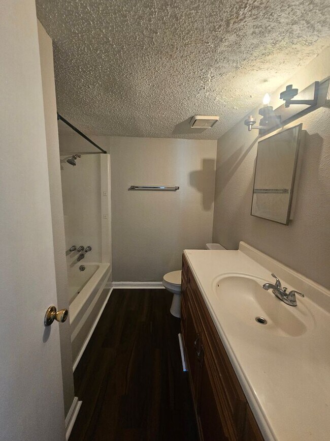 Building Photo - Conveniently Located Affordable Condo For Rent