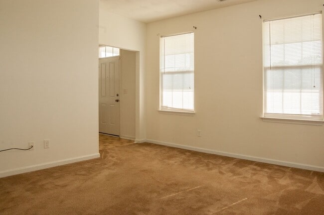 Building Photo - Single Family Home in Portsmouth