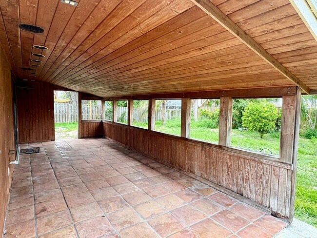 Building Photo - 3/2 Jensen Beach Home with fenced yard and no HOA