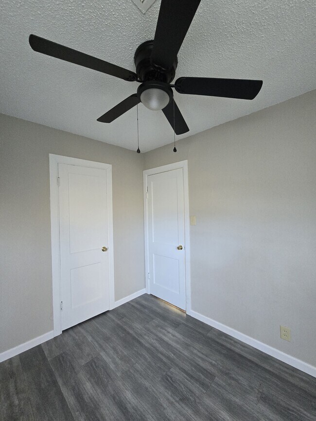 Building Photo - 1642 N Erie St