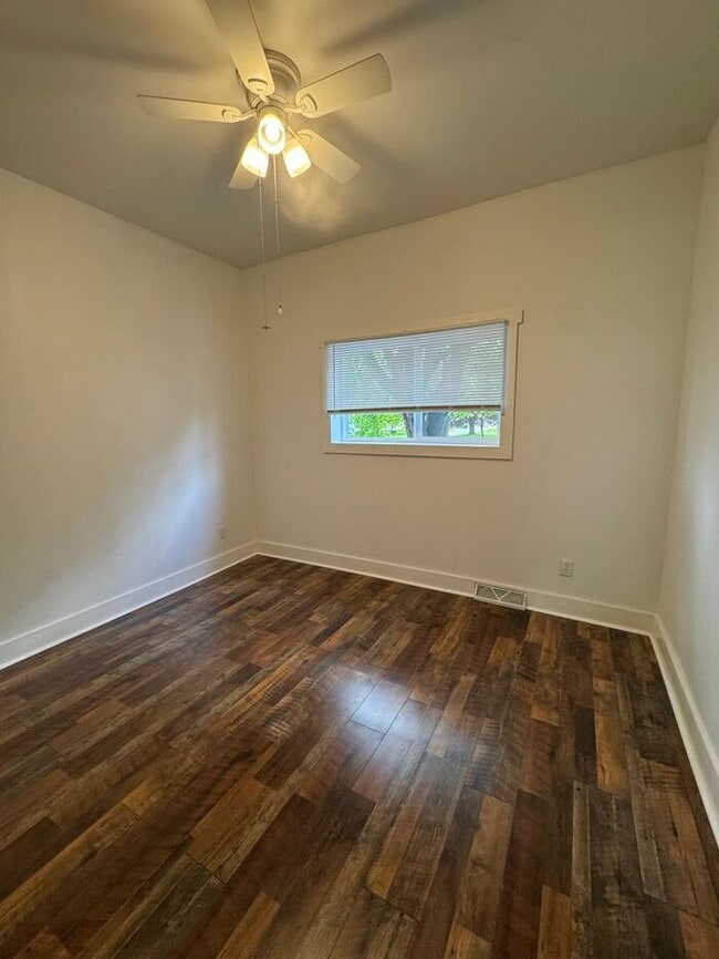 Building Photo - Remodeled 2 bedroom home-Three Oaks