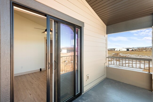 Building Photo - 405 Par Ave