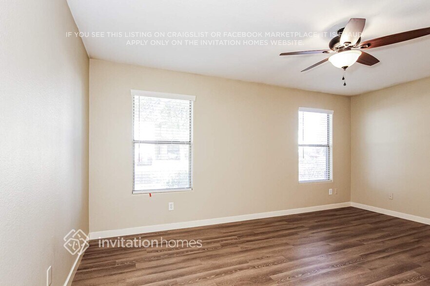 Building Photo - 12809 W Roanoke Ave