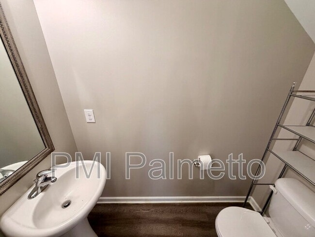 Building Photo - 226 Elsoma Dr