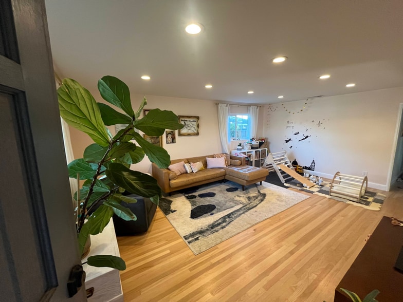 Building Photo - 4120 Pomona Way