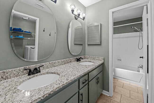 Building Photo - Killearn POOL Home
