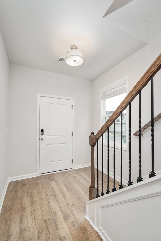 Building Photo - 775 Justify Lp