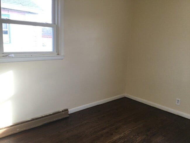 Building Photo - 3 bedroom Single Family