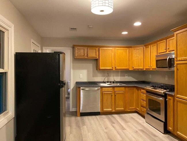 Building Photo - 3004 Arrowhead Dr