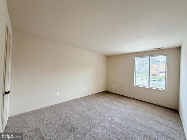 Building Photo - 8717 Hayshed Ln