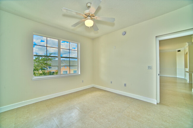 Building Photo - 275 Murcia Dr