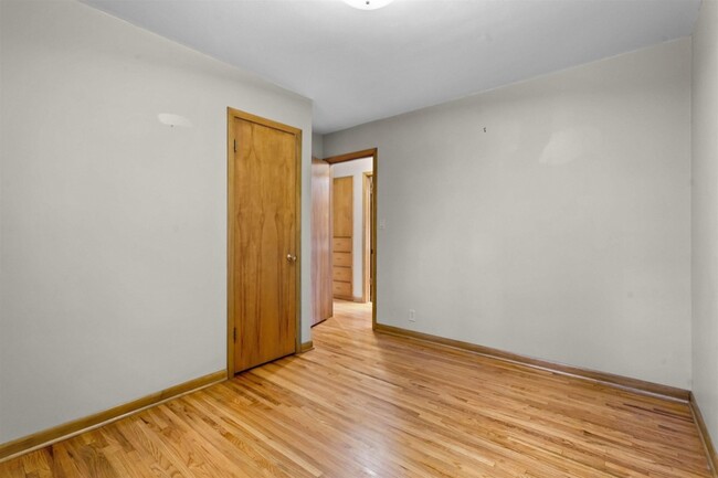 Building Photo - 3032 W 9th St