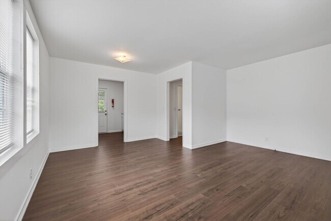 Building Photo - 101 Valley View Cir