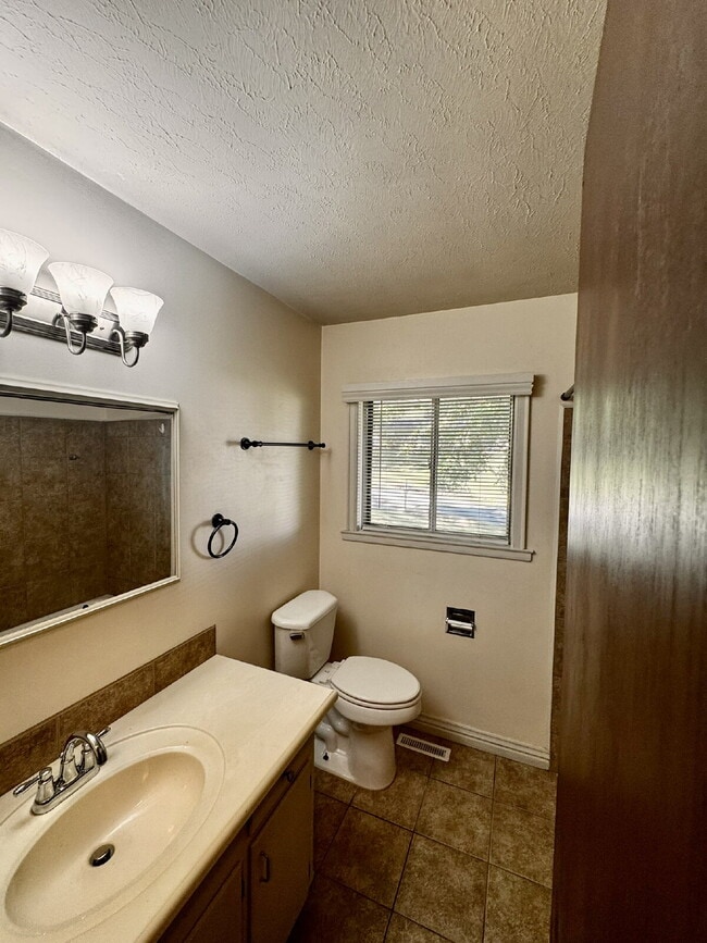 Building Photo - 9108 Bluff Dr
